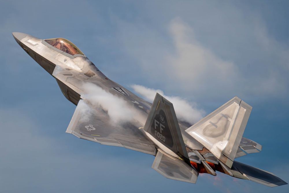 F-22 Raptor Aerial Demonstration Team performs at Duluth Airshow and Expo 2025