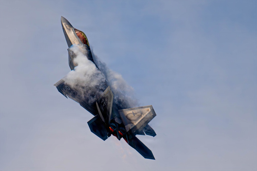 F-22 Raptor Aerial Demonstration Team performs at Duluth Airshow and Expo 2025