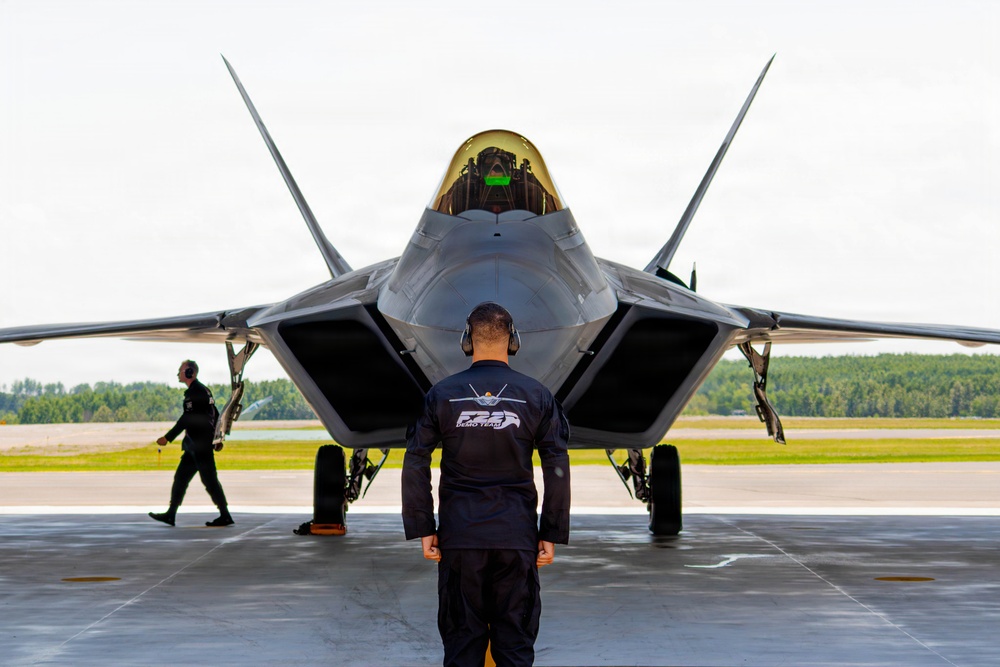 F-22 Raptor Aerial Demonstration Team performs at Duluth Airshow and Expo 2025