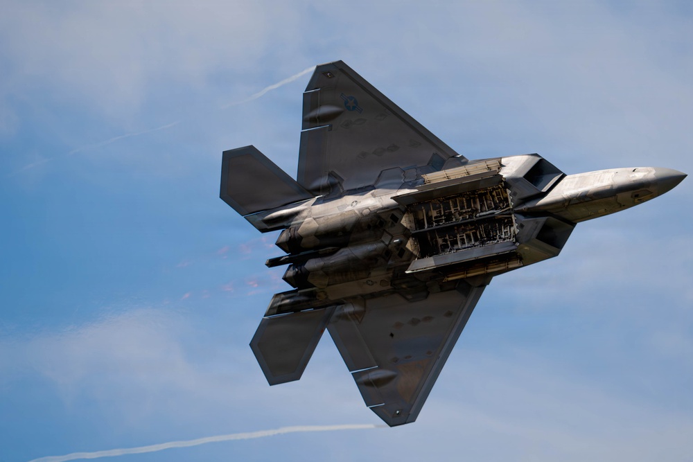 F-22 Raptor Aerial Demonstration Team performs at Duluth Airshow and Expo 2025