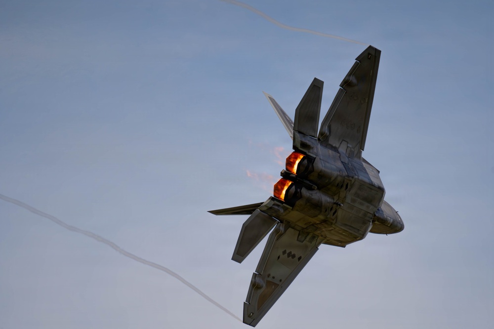 F-22 Raptor Aerial Demonstration Team performs at Duluth Airshow and Expo 2025