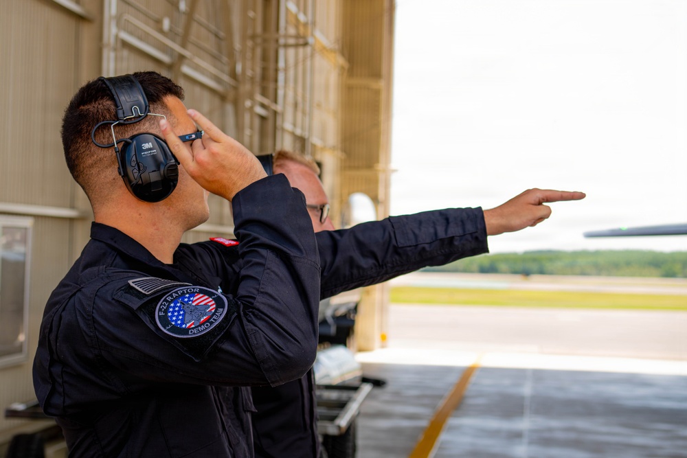 F-22 Raptor Aerial Demonstration Team performs at Duluth Airshow and Expo 2025
