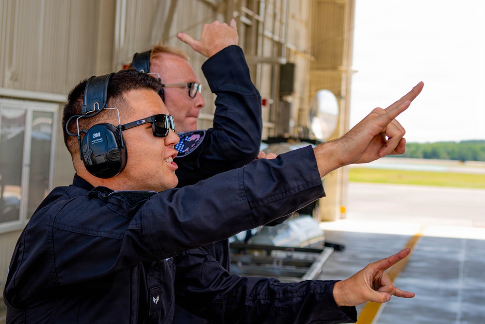 F-22 Raptor Aerial Demonstration Team performs at Duluth Airshow and Expo 2025