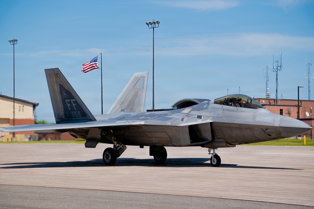 F-22 Raptor Aerial Demonstration Team performs at Duluth Airshow and Expo 2025