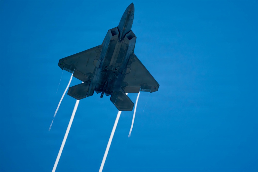 F-22 Raptor Aerial Demonstration Team performs at Duluth Airshow and Expo 2025