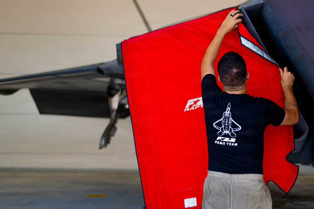 F-22 Raptor Aerial Demonstration Team performs at Duluth Airshow and Expo 2025