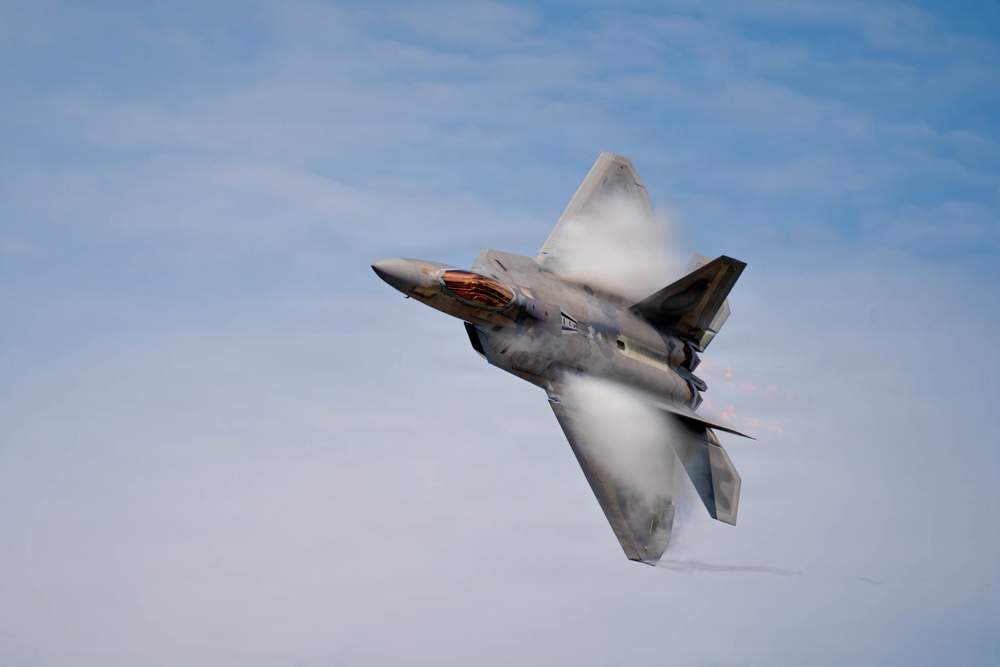 F-22 Raptor Aerial Demonstration Team performs at Duluth Airshow and Expo 2025