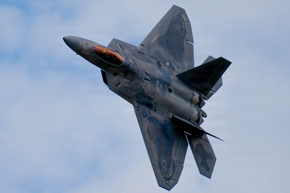 F-22 Raptor Aerial Demonstration Team performs at Duluth Airshow and Expo 2025