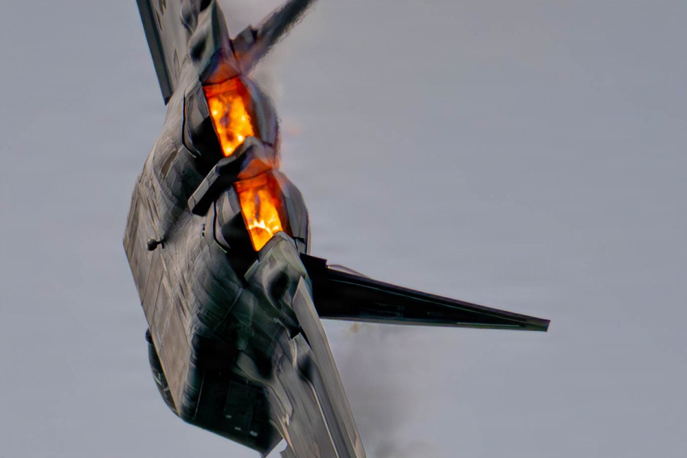 F-22 Raptor Aerial Demonstration Team performs at Duluth Airshow and Expo 2025