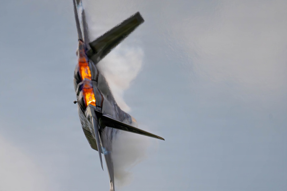 F-22 Raptor Aerial Demonstration Team performs at Duluth Airshow and Expo 2025