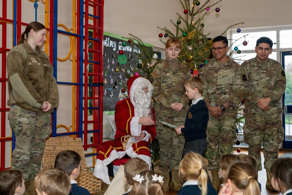 Pathfinders Celebrate the Season with Local Students