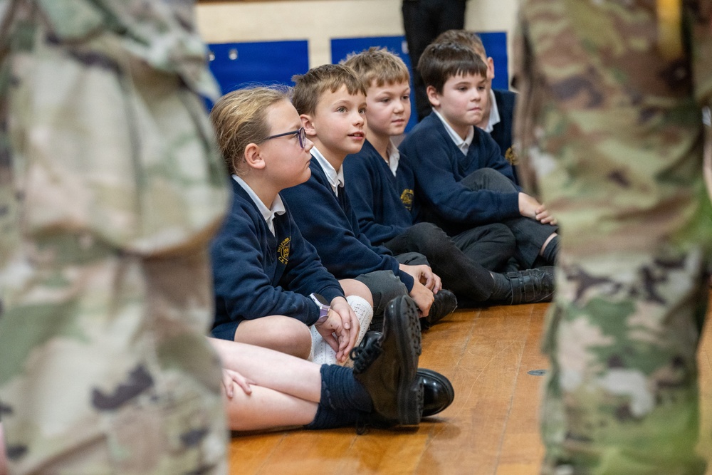 Pathfinders Celebrate the Season with Local Students