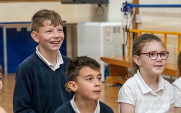 Pathfinders Celebrate the Season with Local Students