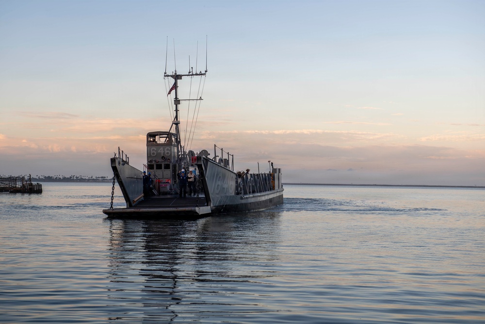 Makin Island Conducts Stern Gate Marriage