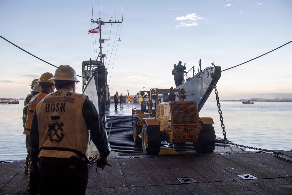 Makin Island Conducts Stern Gate Marriage