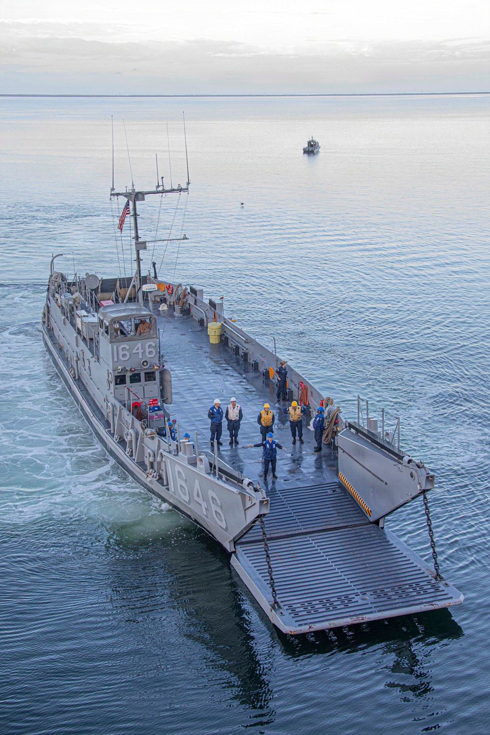 Makin Island conducts LCU Evolution