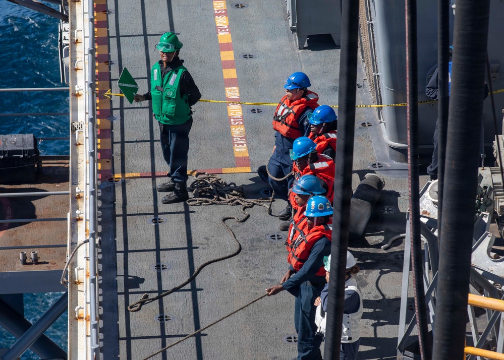 Makin Island Conducts RAS with Anchorage