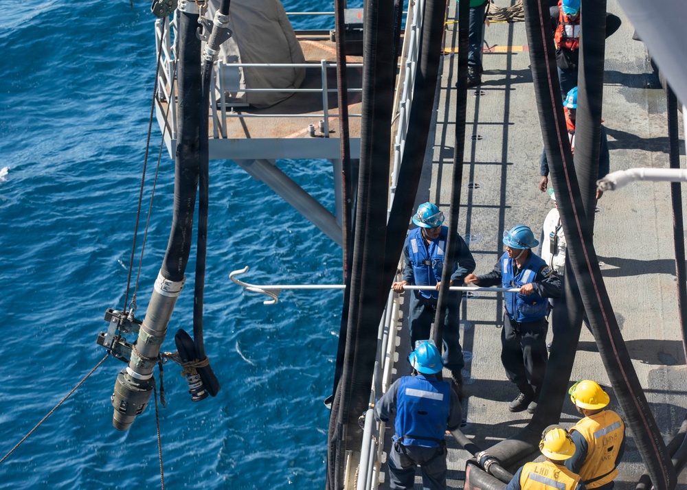 Makin Island Conducts RAS with Anchorage