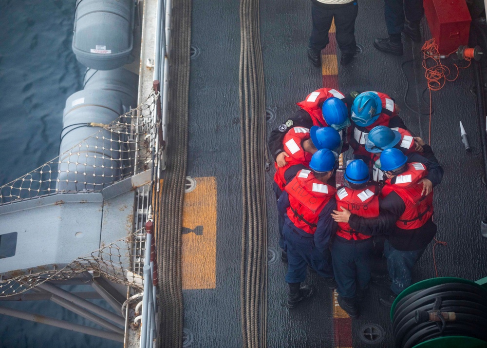 Makin Island Conducts RAS with Anchorage