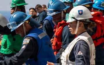 Makin Island Conducts RAS with Anchorage