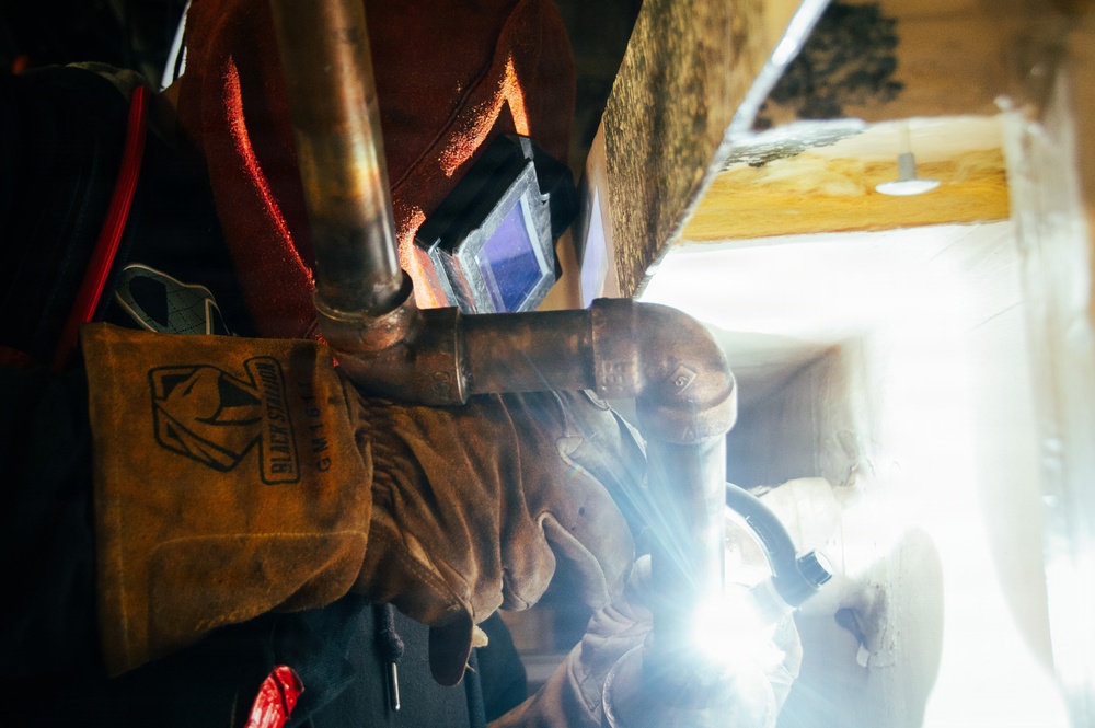 Ronald Reagan Sailors and PSNS Contractors Conduct Maintenance