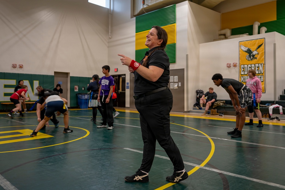 35th FW Member Supports Japan’s National Wrestling Trials