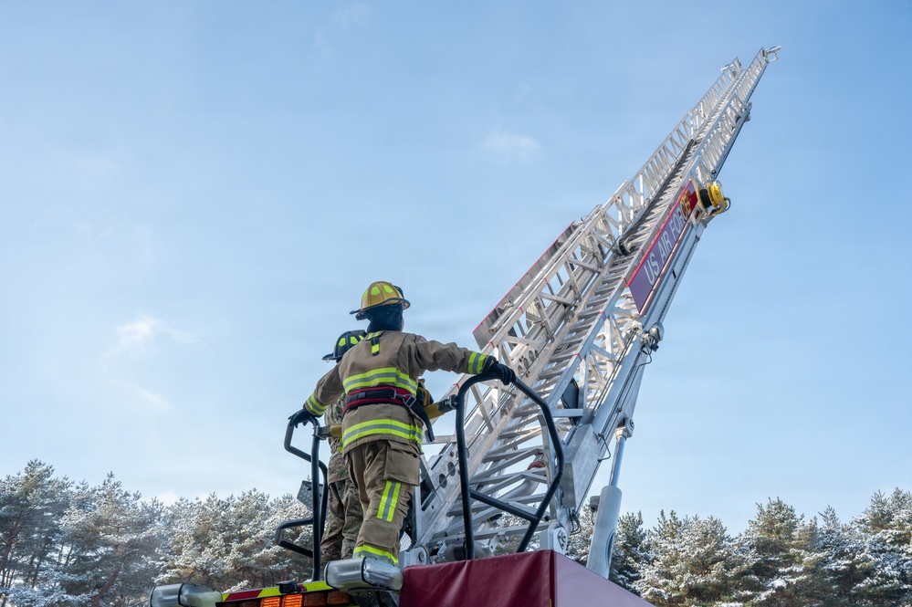 35th CES conducts aerial ladder training