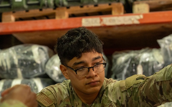 AFCENT Airmen attend Army Rigger training