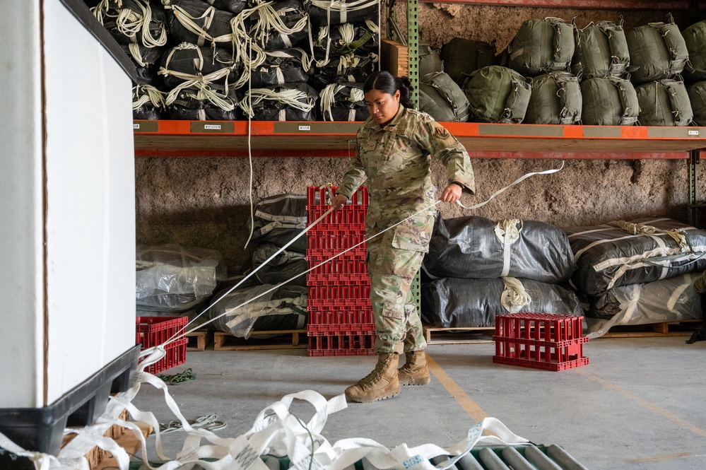AFCENT Airmen attend Army Rigger training