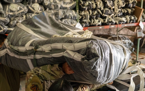 AFCENT Airmen attend Army Rigger training