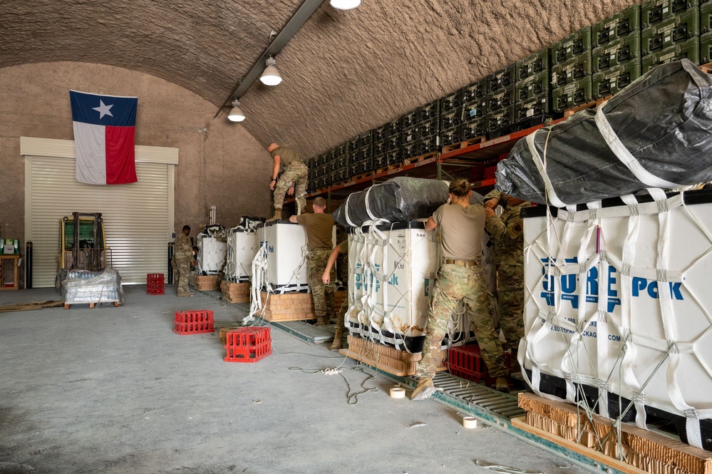 AFCENT Airmen attend Army Rigger training