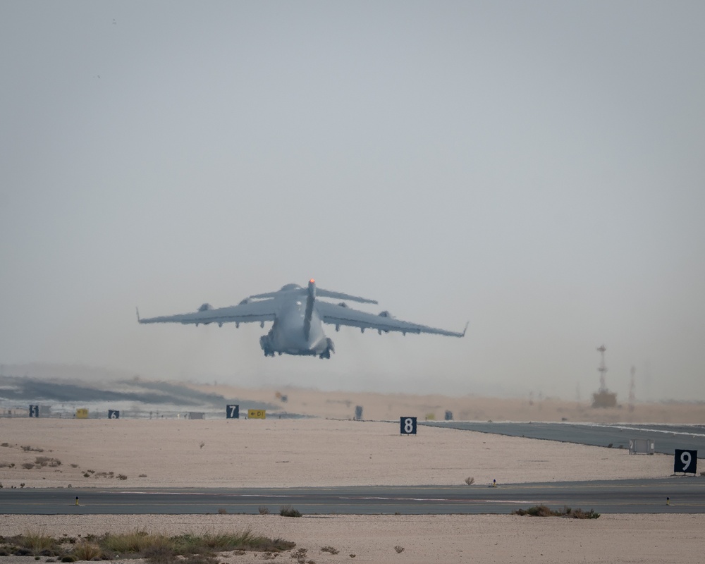 379 EAES team provides patient care aboard C-17 Globemaster III aircraft