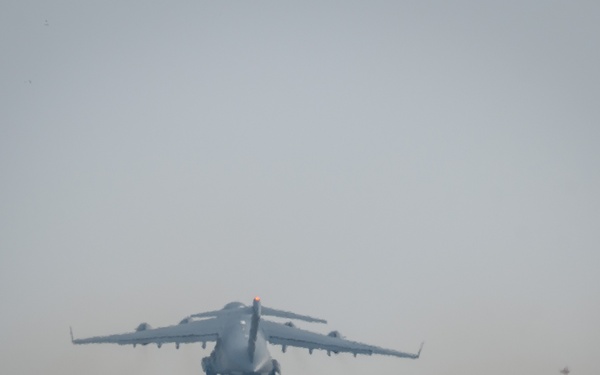 379 EAES team provides patient care aboard C-17 Globemaster III aircraft