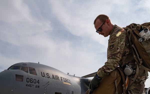 379 EAES team provides patient care aboard C-17 Globemaster III aircraft