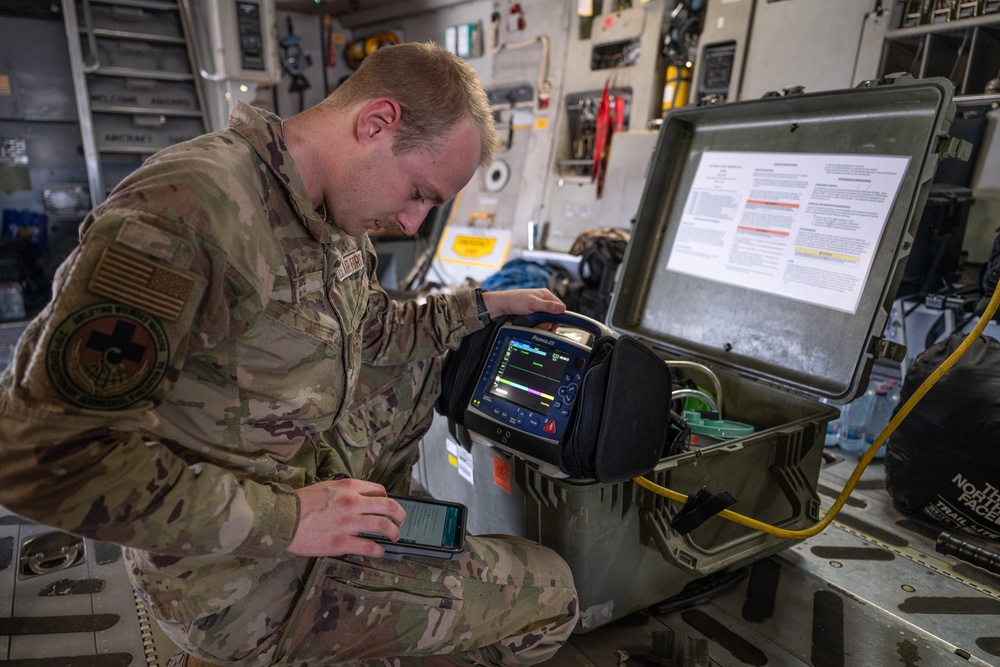379 EAES team provides patient care aboard C-17 Globemaster III aircraft