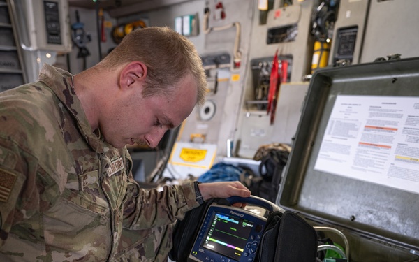 379 EAES team provides patient care aboard C-17 Globemaster III aircraft