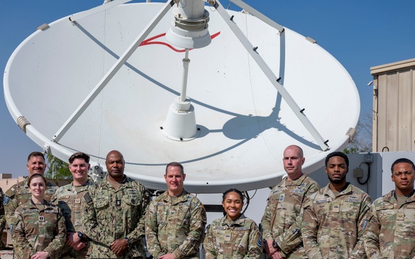 Fleet Compton visits SPACECENT personnel in the CENTCOM AOR
