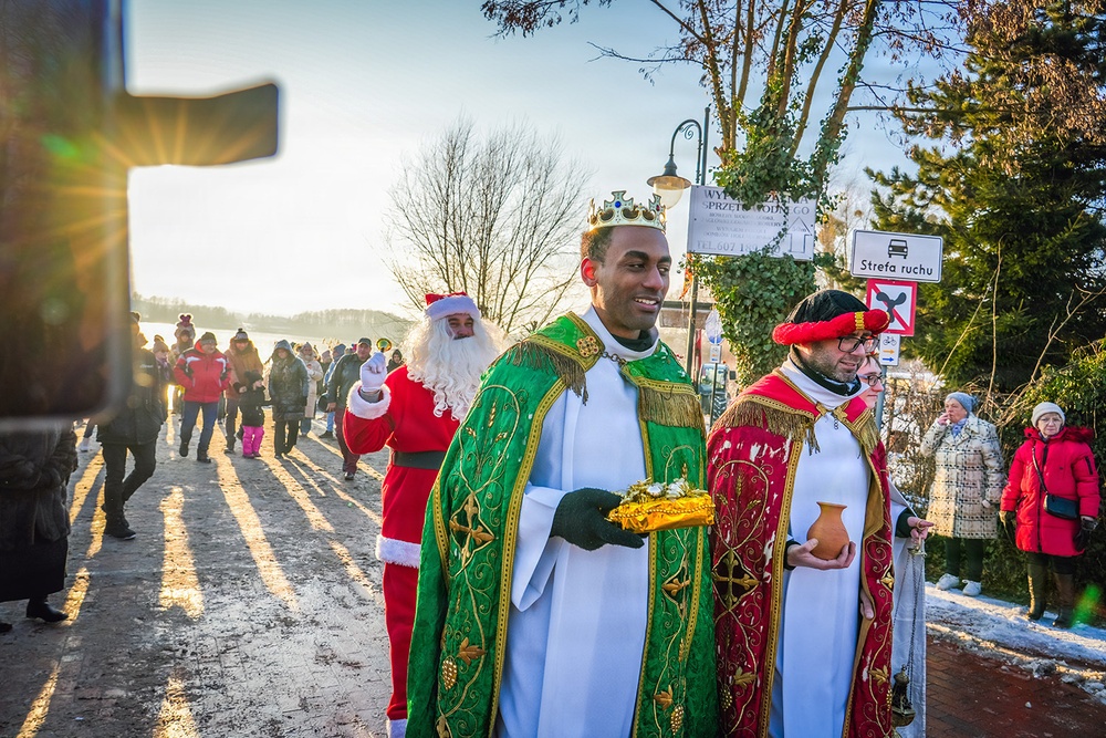 U.S. Soldier Takes Part in Powidz Three Kings Day Celebration