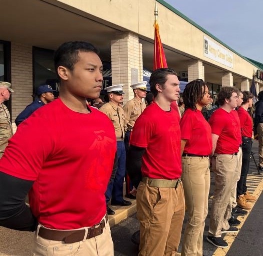 Marine Recruits Stand Ready at Army Career Center in Newport News