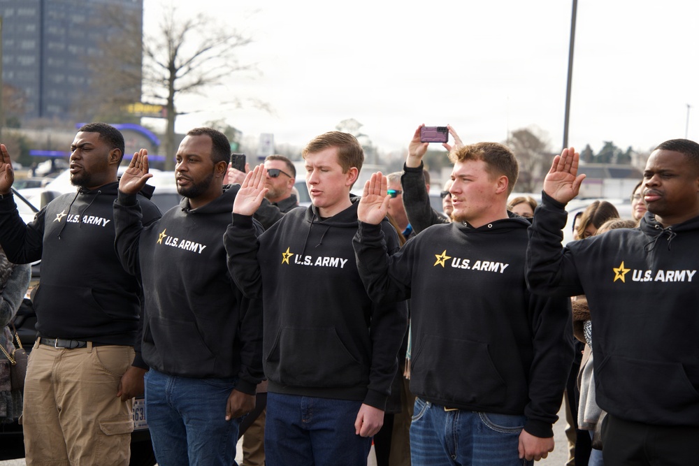 New Army Recruits Take Oath of Enlistment in Newport News Ceremony