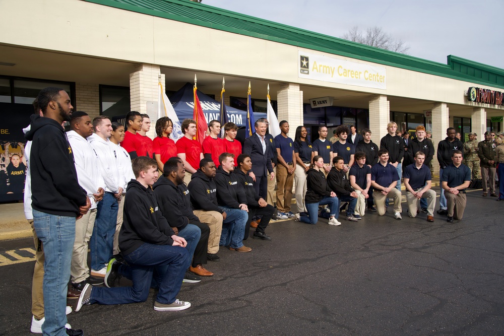 Future Service Members Gather at Army Career Center for Memorable Enlistment Day