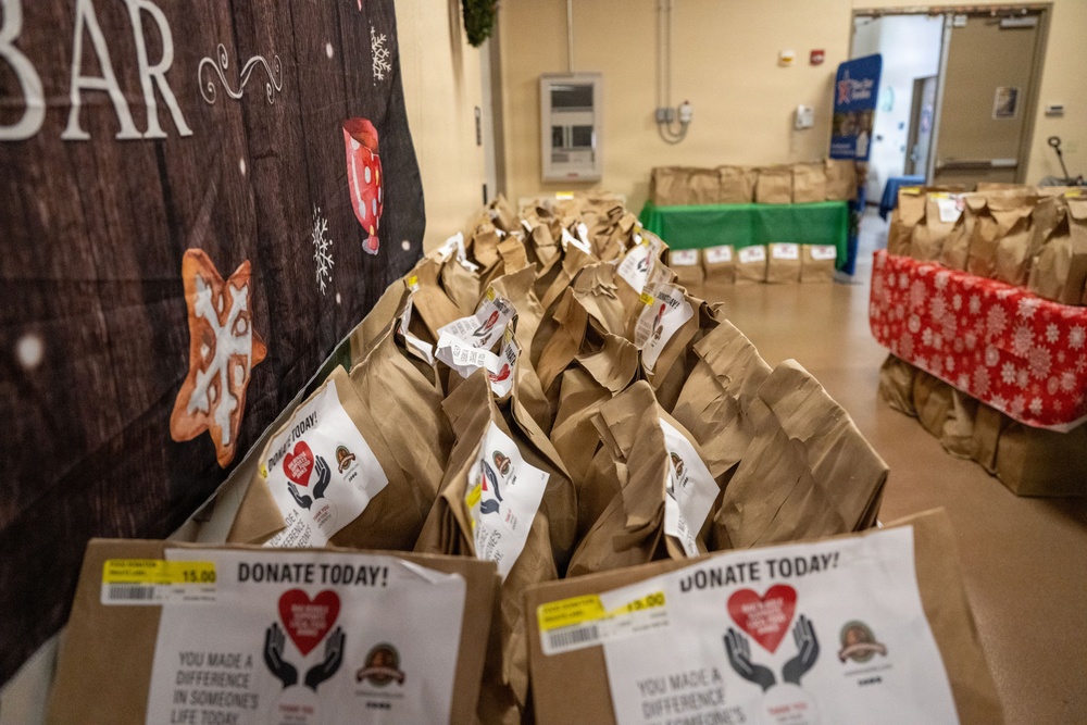 Blue Star Families spreads holiday cheer amongst MacDill &amp;#xA;