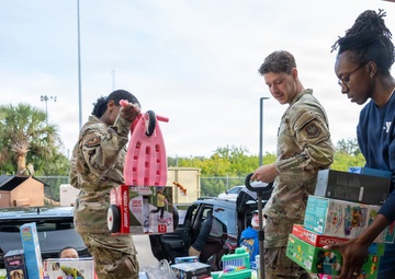 Blue Star Families spreads holiday cheer amongst MacDill &amp;#xA;