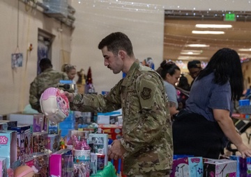 Blue Star Families spreads holiday cheer amongst MacDill &amp;#xA;
