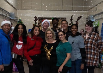 Blue Star Families spreads holiday cheer amongst MacDill &amp;#xA;