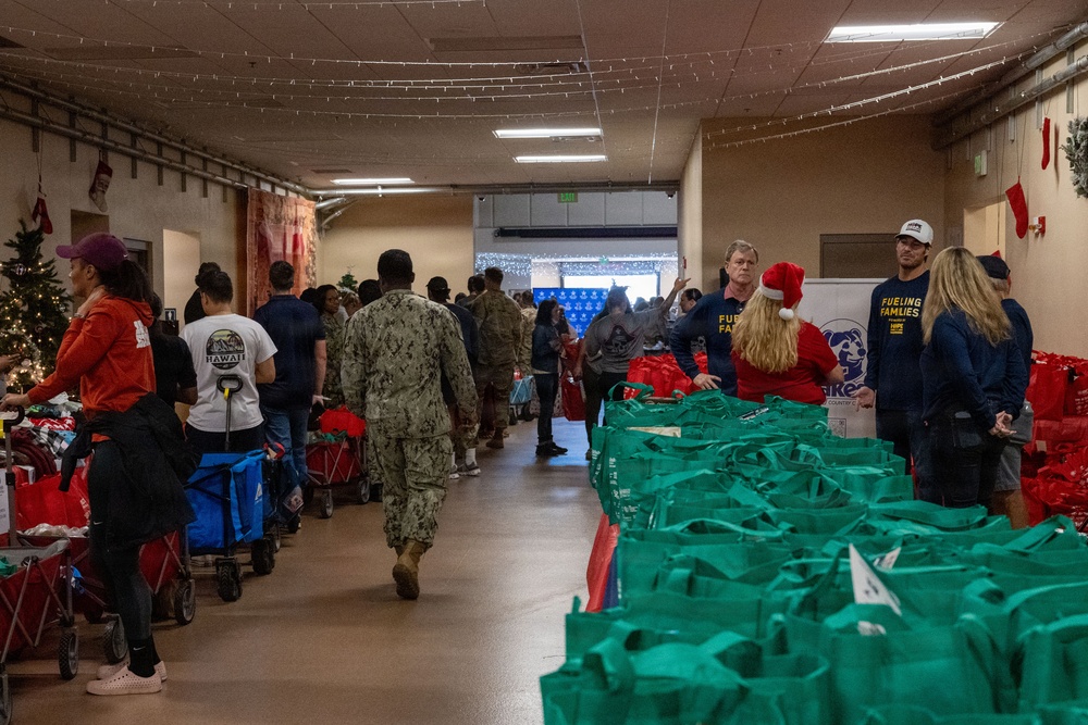 Blue Star Families spreads holiday cheer amongst MacDill &amp;#xA;