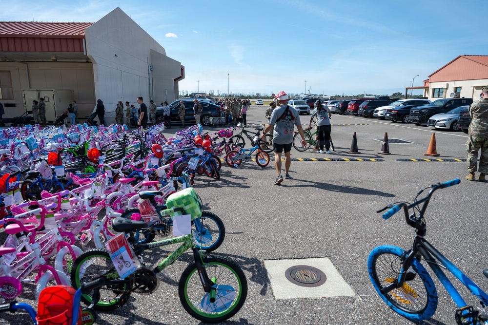Blue Star Families spreads holiday cheer amongst MacDill &amp;#xA;