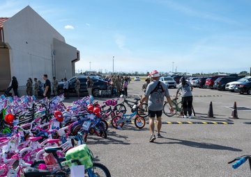 Blue Star Families spreads holiday cheer amongst MacDill &amp;#xA;