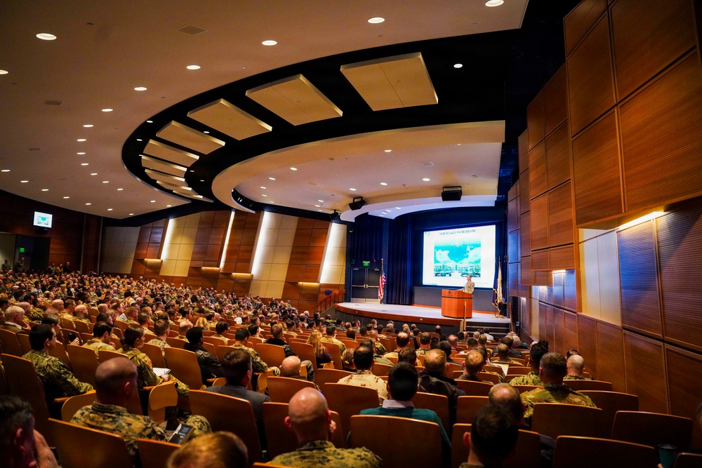 Commander of North American Aerospace Defense Command and U.S. Northern Command visits U.S. Naval War College