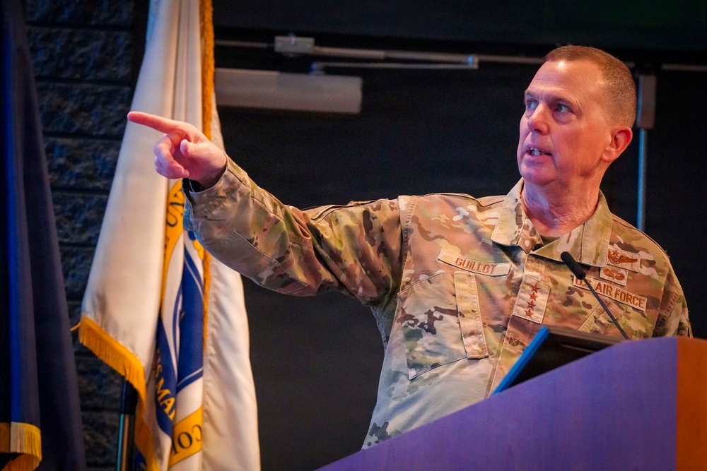 Commander of North American Aerospace Defense Command and U.S. Northern Command visits U.S. Naval War College